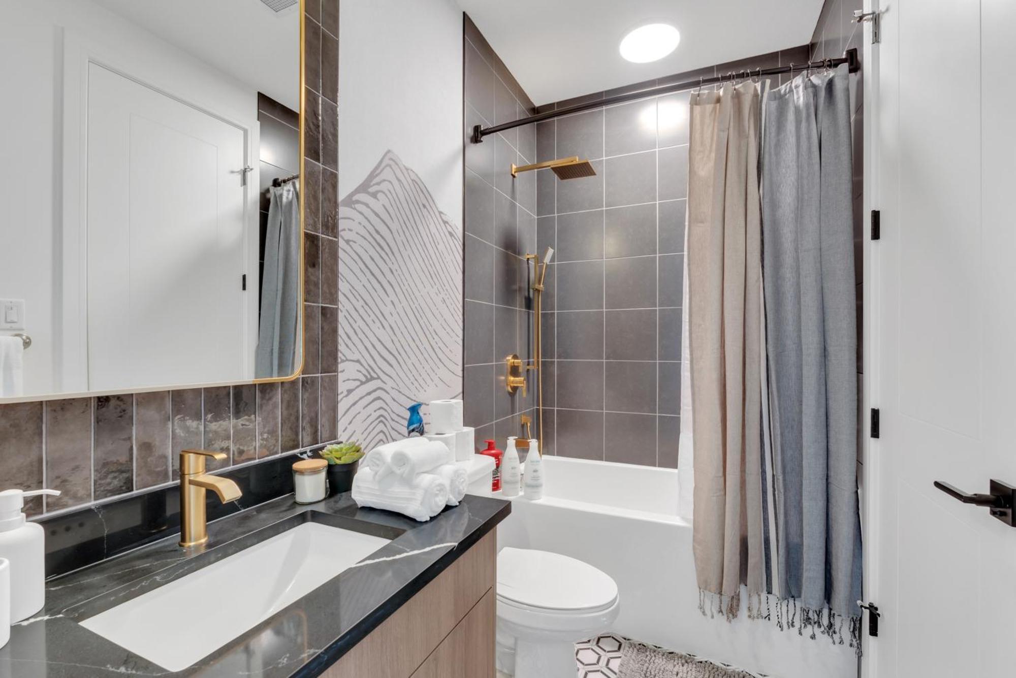 Elegant Space In Currie * Calgary